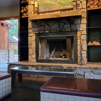 Evergreen Lodge Yosemite - Lobby waiting area - Hotels Near Me - Groveland, California Evergreen Lodge Yosemite - Lobby waiting area - Hotels Near Me - Groveland, California