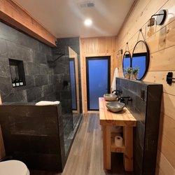 Clydesdale Outpost - A gorgeous, modern bathroom