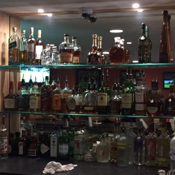 Friendly Red's Tavern - Bar view 2 - New American Near Me - Windham, New Hampshire