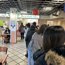 Kam Ho Noodle Express - Long line ...