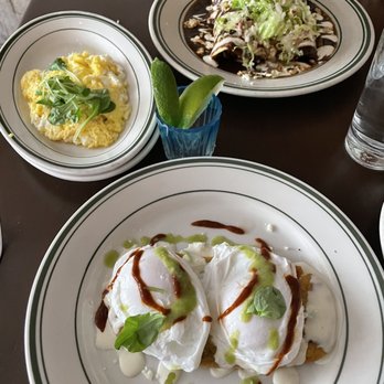 Tacuba Hell's Kitchen - Enchiladas de Pollo En Mole Brunch, Tlacoyo de Huevo - Mexican Near Me - New York, New York