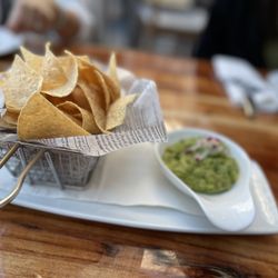 Flights 101 Club Lounge - Chips and guac