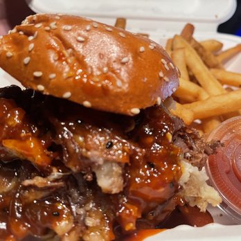Chomp Kitchen & Drinks - Brisket Hash Burger - American Near Me - Warren, Rhode Island Chomp Kitchen & Drinks - Brisket Hash Burger - American Near Me - Warren, Rhode Island