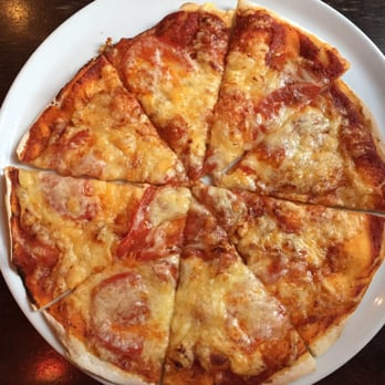 Lola Bar - Pizza Tomate Mozzarella - Bars Near Me - Hamburg, HH