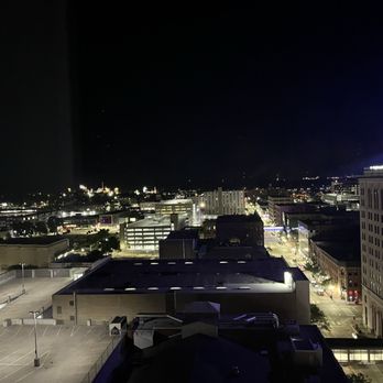 DoubleTree by Hilton Hotel Cedar Rapids Convention Complex - Downtown at night - Hotels Near Me - Cedar Rapids, Iowa