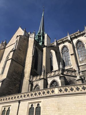 Cathédrale Saint-Bénigne de Dijon by null