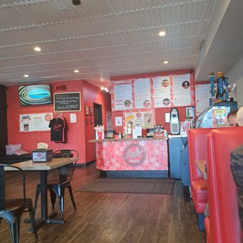 Aioli Gourmet Burgers - 32nd & Shea - Burgers Near Me - Phoenix, Arizona