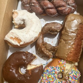 Johnny Doughnuts - -cinnamon twist -brown butter -Maple old fashioned -maple bar -Chocolate -sprinkle - Coffee & Tea Near Me - San Jose, California Johnny Doughnuts - -cinnamon twist -brown butter -Maple old fashioned -maple bar -Chocolate -sprinkle - Coffee & Tea Near Me - San Jose, California