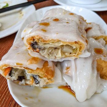 Golden Wonton King - Fried bean curd skin with vegetables wrapped in a rice roll. Very good! - Cantonese Near Me - Flushing, New York