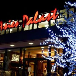 Asien Palast - Front entrance