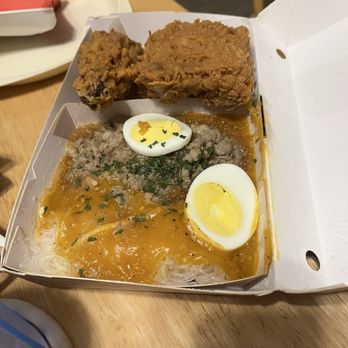Jollibee - Garlicky noodles and chicken - Fast Food Near Me - Panorama City, California Jollibee - Garlicky noodles and chicken - Fast Food Near Me - Panorama City, California