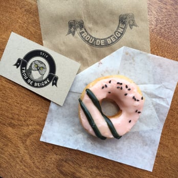 Trou de Beigne - Watermelon mint mini doughnut - Donuts Near Me - Montreal, Quebec Trou de Beigne - Watermelon mint mini doughnut - Donuts Near Me - Montreal, Quebec