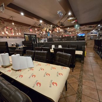 Crafty Crab - Dining room - Seafood Near Me - Minneapolis, Minnesota