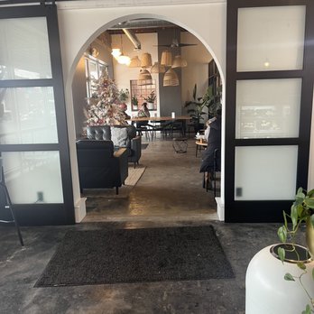 Annabelle House MN - Extra setting indoors - Sandwiches Near Me - Osseo, Minnesota