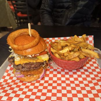 Splitz Grill - Burgers Near Me - Whistler, British Columbia
