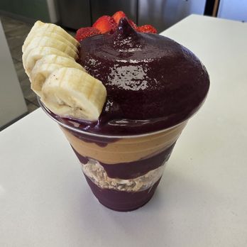 Oakberry Acai - Small original and i added strawberries  so good!! - Acai Bowls Near Me - Kapolei, Hawaii