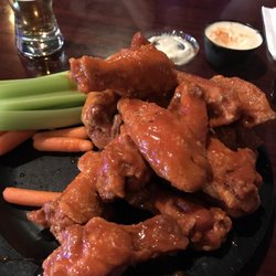 Duffs Famous Wings - Need a phone with smell o vision to really grasp the experience