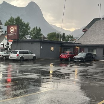 Lamphouse By Basecamp - Parking - Hotels Near Me - Canmore, Alberta