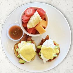 Scrambled Eggs Cafe - California Benedict