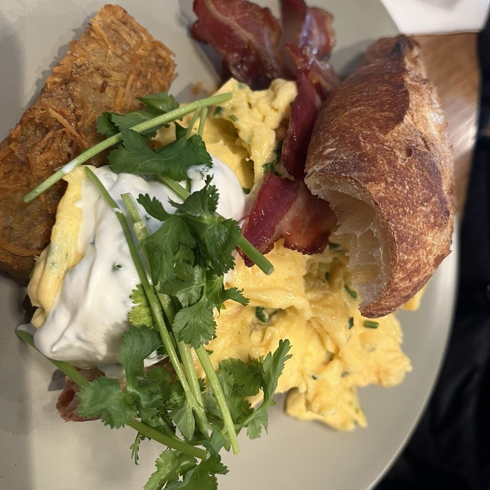 The Hardware Société - Scrambled egg with bacon - Coffee & Tea Near Me - Paris, 75