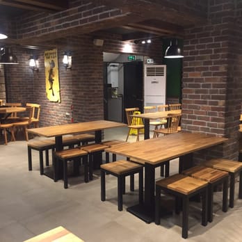 Saloon Burger - Kapanış saati 22:00 olduğundan kıl payı geldim o yüzden kimseler yok ;) - Burgers Near Me - Istanbul, 34 Saloon Burger - Kapanış saati 22:00 olduğundan kıl payı geldim o yüzden kimseler yok ;) - Burgers Near Me - Istanbul, 34