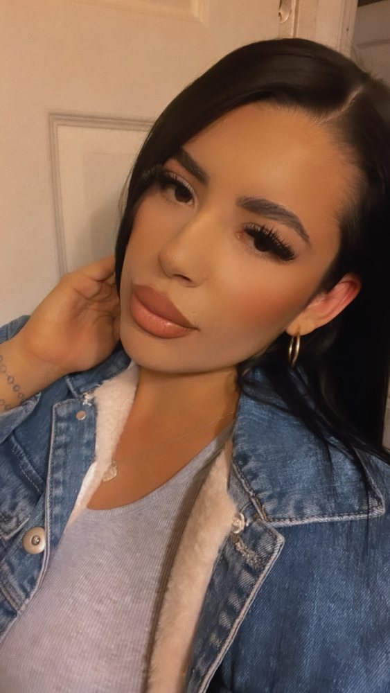 Angie Tovar Artistry Logo