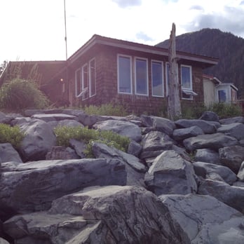 Angels Rest On Resurrection Bay LLC - Gatehouse Cabin - Guest Houses Near Me - Seward, Alaska