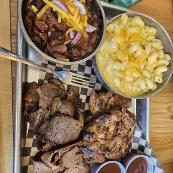 Wildfangs Grill House - Chicken and sliced brisket, sides: mac and cheese and brisket Chilli - Barbeque Near Me - Springfield, Oregon Wildfangs Grill House - Chicken and sliced brisket, sides: mac and cheese and brisket Chilli - Barbeque Near Me - Springfield, Oregon