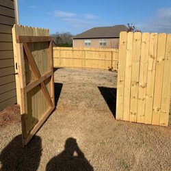 Decked Out Construction - 6 foot privacy fence with gate.