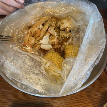 Red Lobster - Sailor's Platter doesn't come with crab legs and wasn't spicy so who got his plate?? - Seafood Near Me - Irving, Texas