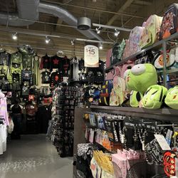 Hot Topic - Inside store