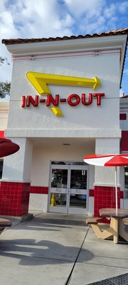 In-N-Out Burger by null