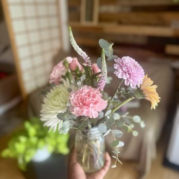 Inn at Moonlight Beach - I absolutely love my hand crafted flower arrangement - Bed & Breakfast Near Me - Encinitas, California Inn at Moonlight Beach - I absolutely love my hand crafted flower arrangement - Bed & Breakfast Near Me - Encinitas, California