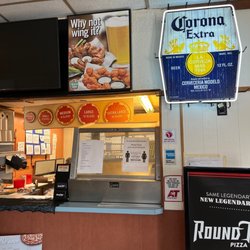 Round Table Pizza - Front counter