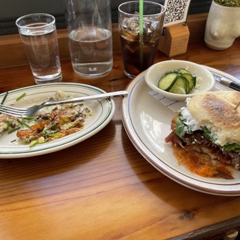La Copine - Le Burger, side of las papas, sorry I already started eating, it was too good to wait. - New American Near Me - Yucca Valley, California