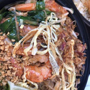 DAKZEN - Shrimp pad thai with extra Chinese broccoli - Thai Near Me - Somerville, Massachusetts DAKZEN - Shrimp pad thai with extra Chinese broccoli - Thai Near Me - Somerville, Massachusetts