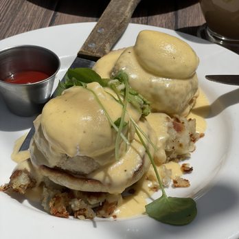 Cody's La Jolla - Crab cake Benedict - Breakfast & Brunch Near Me - La Jolla, California