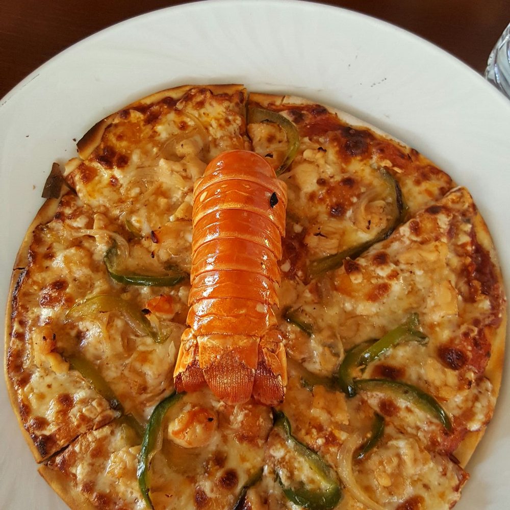 Los Buzo's - Lobster pizza, it was alright. - Seafood Near Me - Playa del Carmen, ROO Los Buzo's - Lobster pizza, it was alright. - Seafood Near Me - Playa del Carmen, ROO