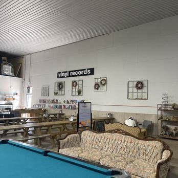 Limited Distillery - Pool Table & Vinyls - Distilleries Near Me - Niagara-on-the-Lake, Ontario Limited Distillery - Pool Table & Vinyls - Distilleries Near Me - Niagara-on-the-Lake, Ontario