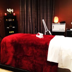 PURE Skincare & Acne Spa - Pure Aesthetics & Skincare offers Innovative Spa Facials, Waxing, Eyelash Extensions, Airbrush Spray Tanning & Makeup