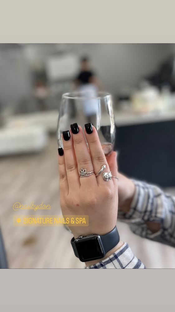 Signature Nails & Spa Logo