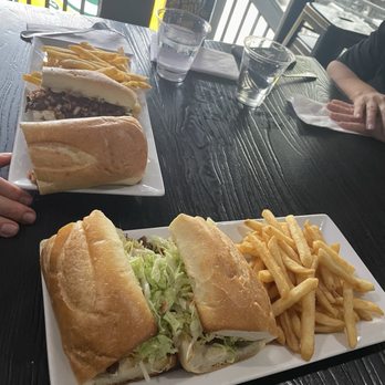 Blue 42 - Sports Bars Near Me - Elmwood Park, New Jersey