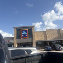 ALDI - Outside
