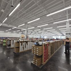 DSW Designer Shoe Warehouse - Interior