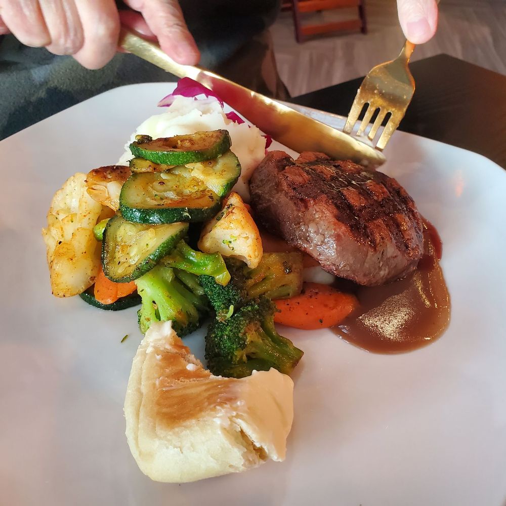 Coach House - Filet dinner - Desserts Near Me - Hamilton, Ohio