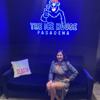 The Ice House - Pasadena - My friend Esme first time doing a comedy sketch - Comedy Clubs Near Me - Pasadena, California
