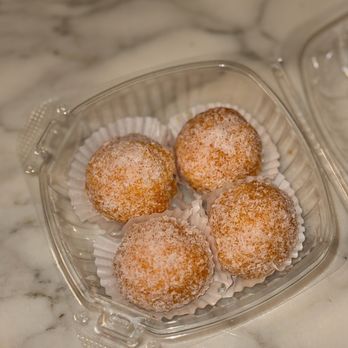 iCafe - 4x mango mochi ($2.50 each) (11/2025) - Bakeries Near Me - San Francisco, California