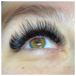 Q Beauty Lounge - Lashed by Anna