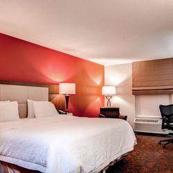 Hampton Inn St. Joseph - Guest room