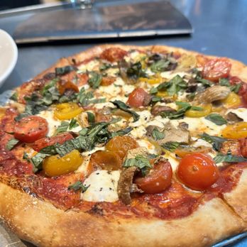 Yard House - Margarita pizza - New American Near Me - San Antonio, Texas Yard House - Margarita pizza - New American Near Me - San Antonio, Texas